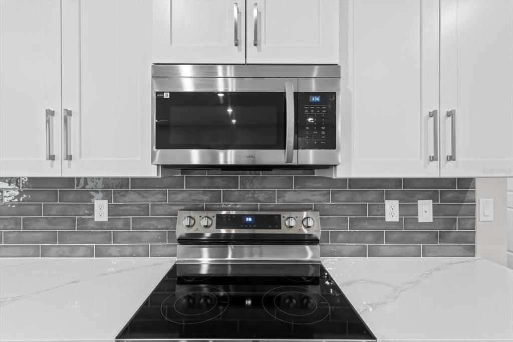 合同活跃: $600,000 (4 贝兹, 3 浴室, 2478 平方英尺)