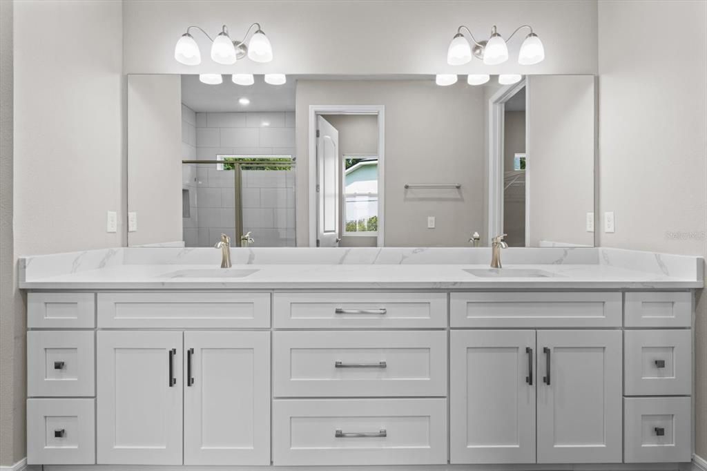 合同活跃: $600,000 (4 贝兹, 3 浴室, 2478 平方英尺)