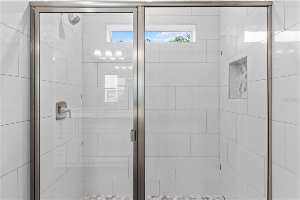 合同活跃: $600,000 (4 贝兹, 3 浴室, 2478 平方英尺)