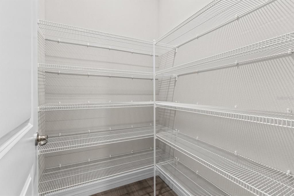 合同活跃: $600,000 (4 贝兹, 3 浴室, 2478 平方英尺)