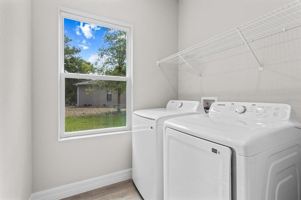 合同活跃: $600,000 (4 贝兹, 3 浴室, 2478 平方英尺)