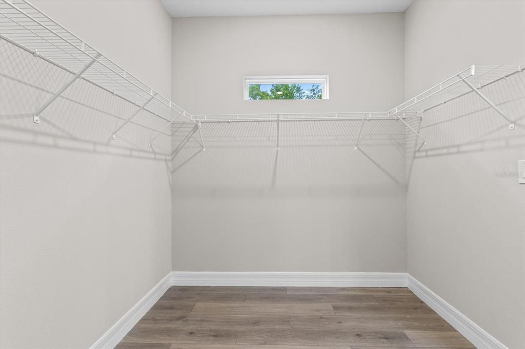 合同活跃: $600,000 (4 贝兹, 3 浴室, 2478 平方英尺)