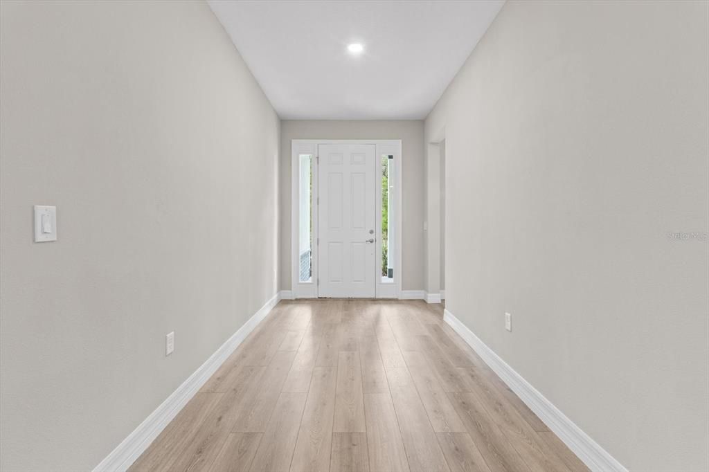 合同活跃: $600,000 (4 贝兹, 3 浴室, 2478 平方英尺)