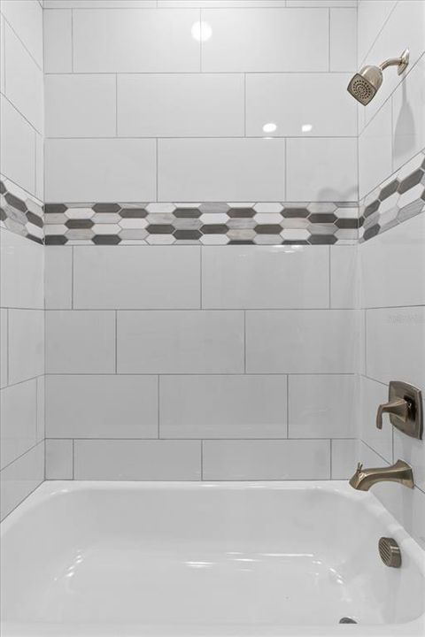 合同活跃: $600,000 (4 贝兹, 3 浴室, 2478 平方英尺)