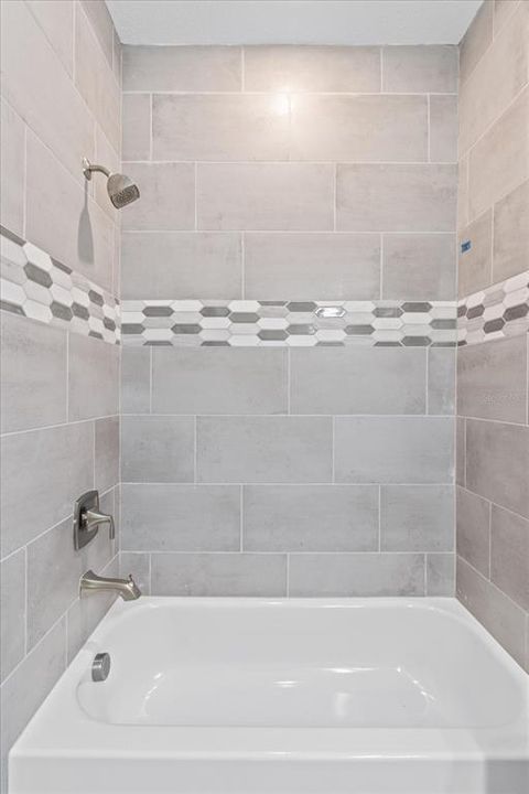 合同活跃: $600,000 (4 贝兹, 3 浴室, 2478 平方英尺)