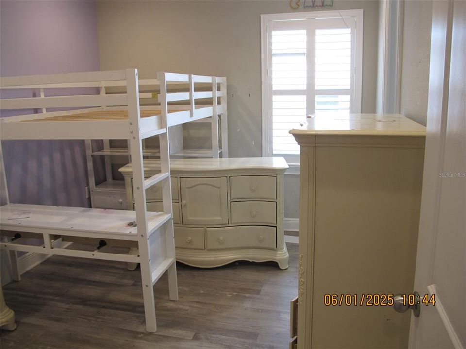 Active With Contract: $3,000 (3 beds, 2 baths, 1872 Square Feet)