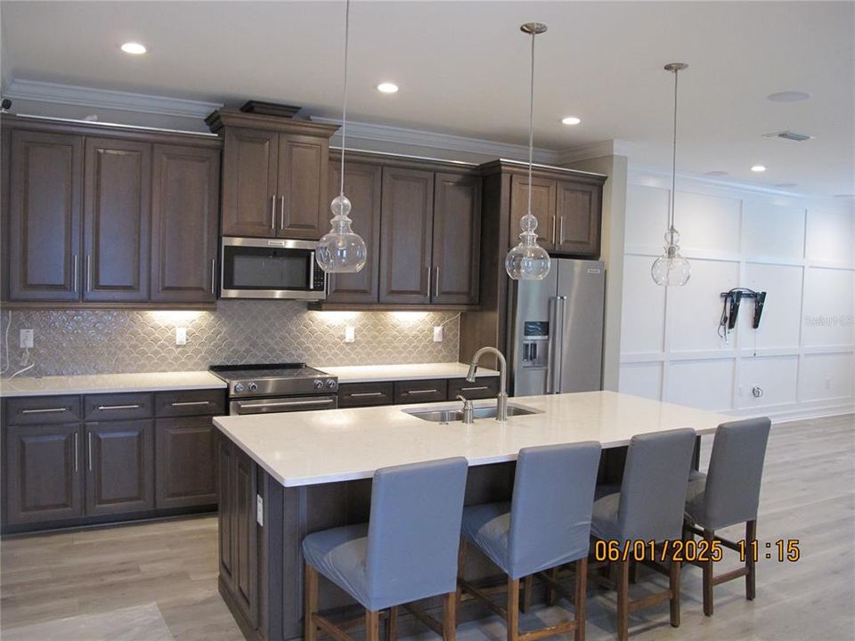 Active With Contract: $3,000 (3 beds, 2 baths, 1872 Square Feet)