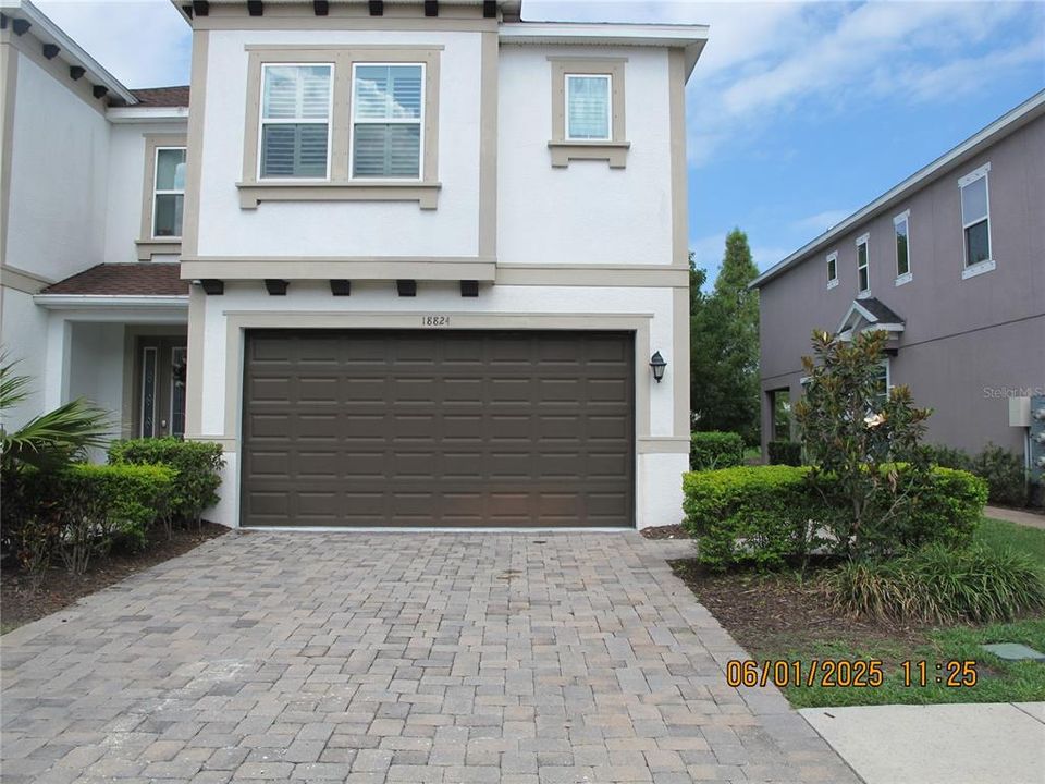 Active With Contract: $3,000 (3 beds, 2 baths, 1872 Square Feet)