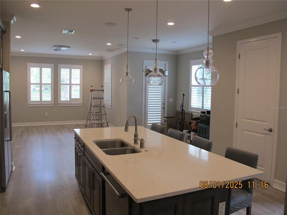 Active With Contract: $3,000 (3 beds, 2 baths, 1872 Square Feet)