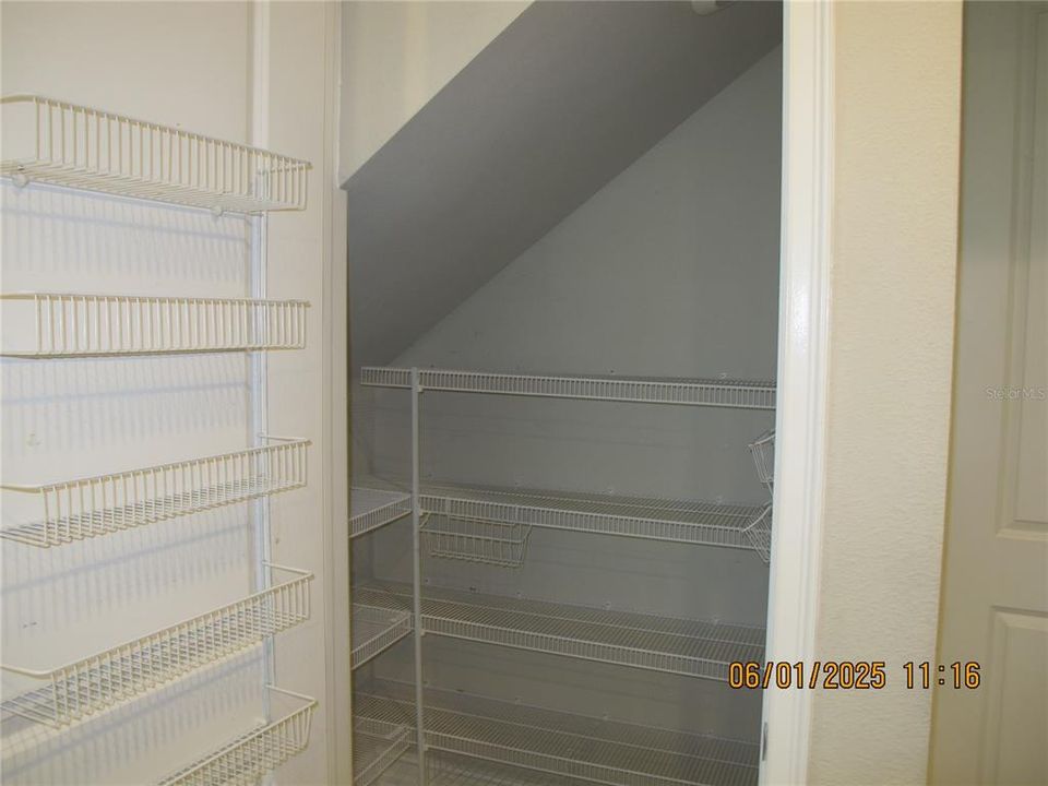 Active With Contract: $3,000 (3 beds, 2 baths, 1872 Square Feet)