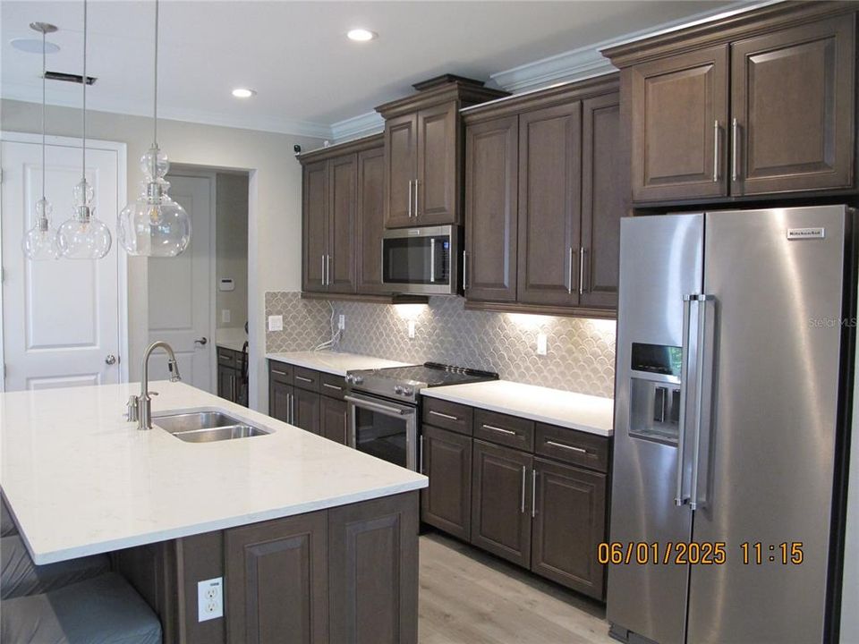 Active With Contract: $3,000 (3 beds, 2 baths, 1872 Square Feet)