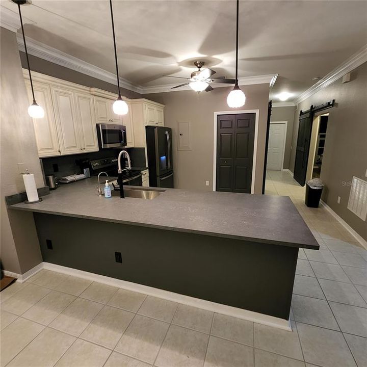 出租: $3,800 (3 贝兹, 2 浴室, 1596 平方英尺)