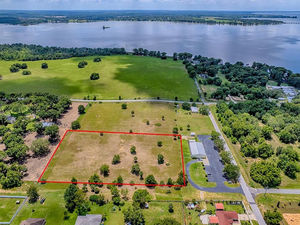 На продажу: $299,900 (3.00 acres)