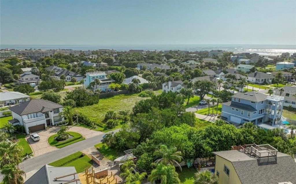 На продажу: $475,000 (0.25 acres)