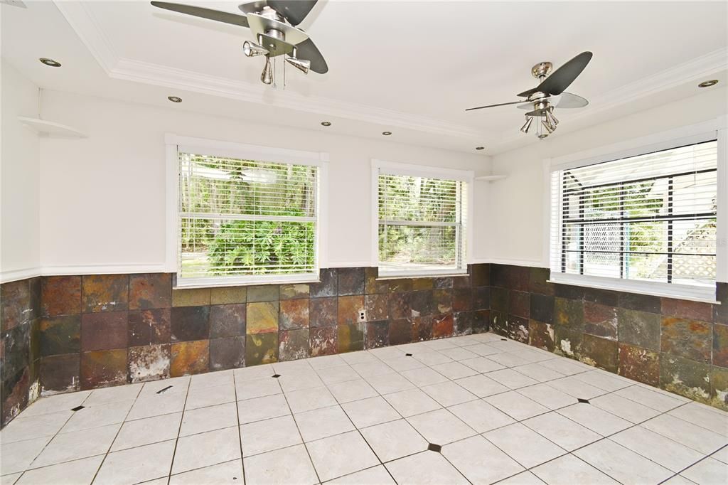 На продажу: $294,900 (3 спален, 2 ванн, 1776 Квадратных фут)