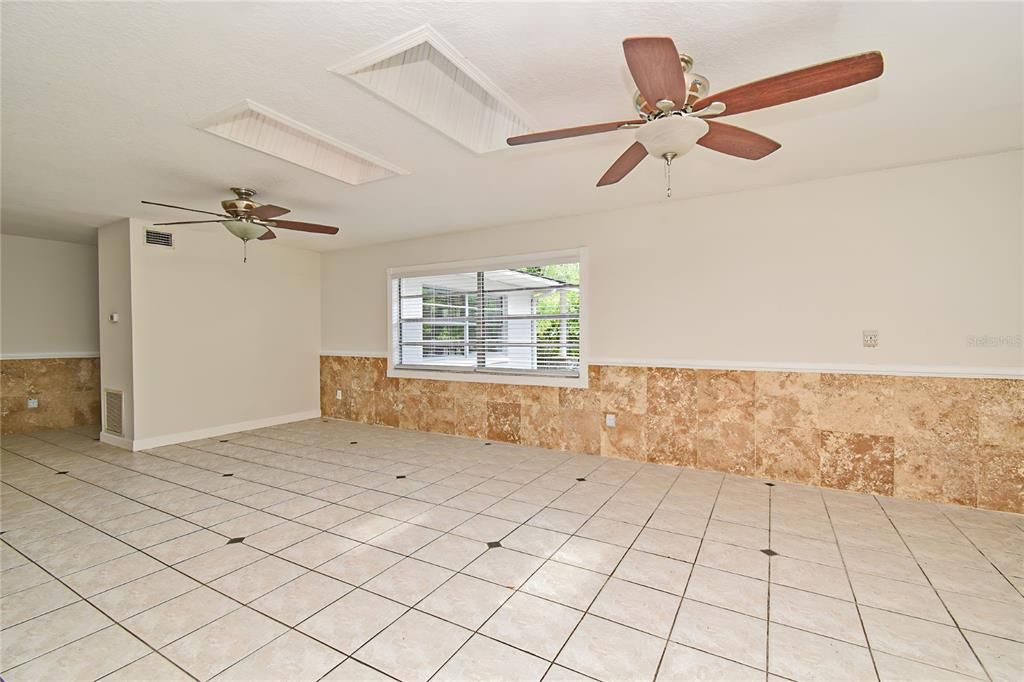 На продажу: $294,900 (3 спален, 2 ванн, 1776 Квадратных фут)