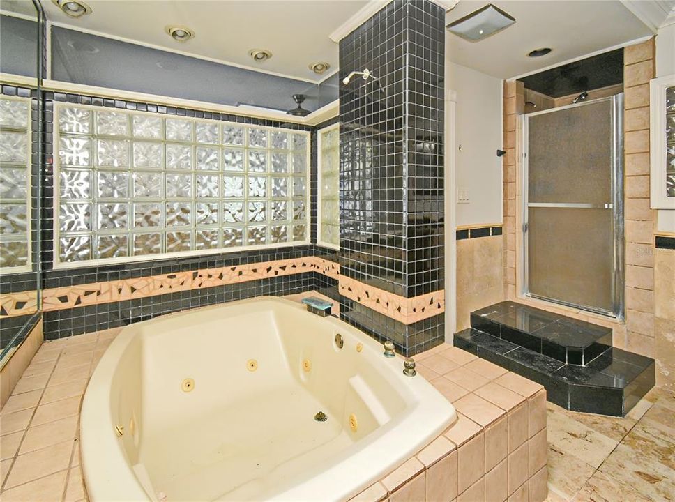 На продажу: $294,900 (3 спален, 2 ванн, 1776 Квадратных фут)