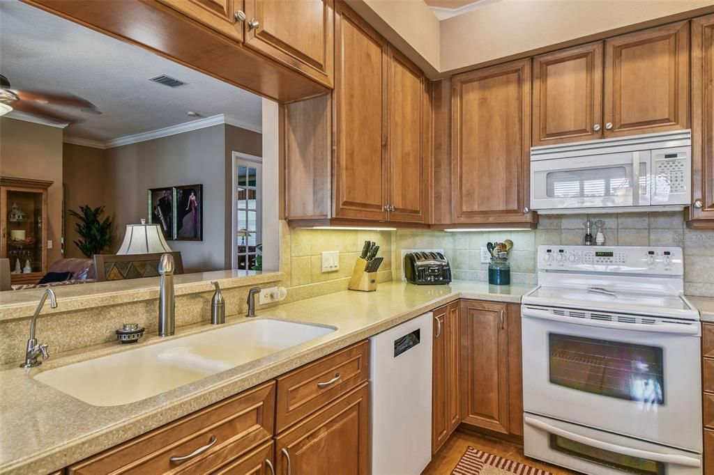 На продажу: $750,000 (4 спален, 2 ванн, 2472 Квадратных фут)