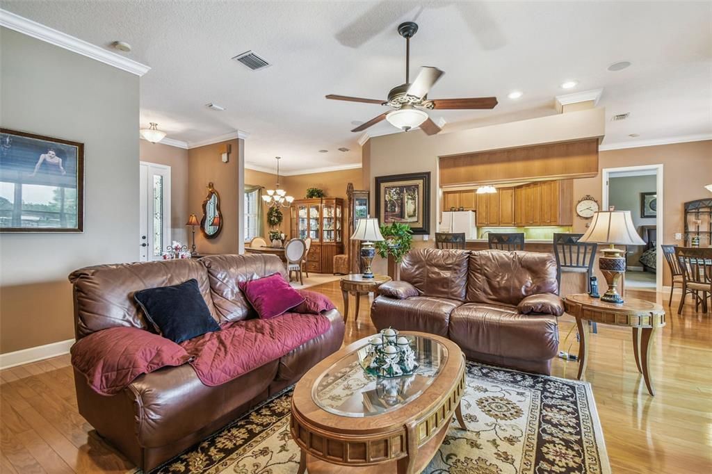 На продажу: $750,000 (4 спален, 2 ванн, 2472 Квадратных фут)