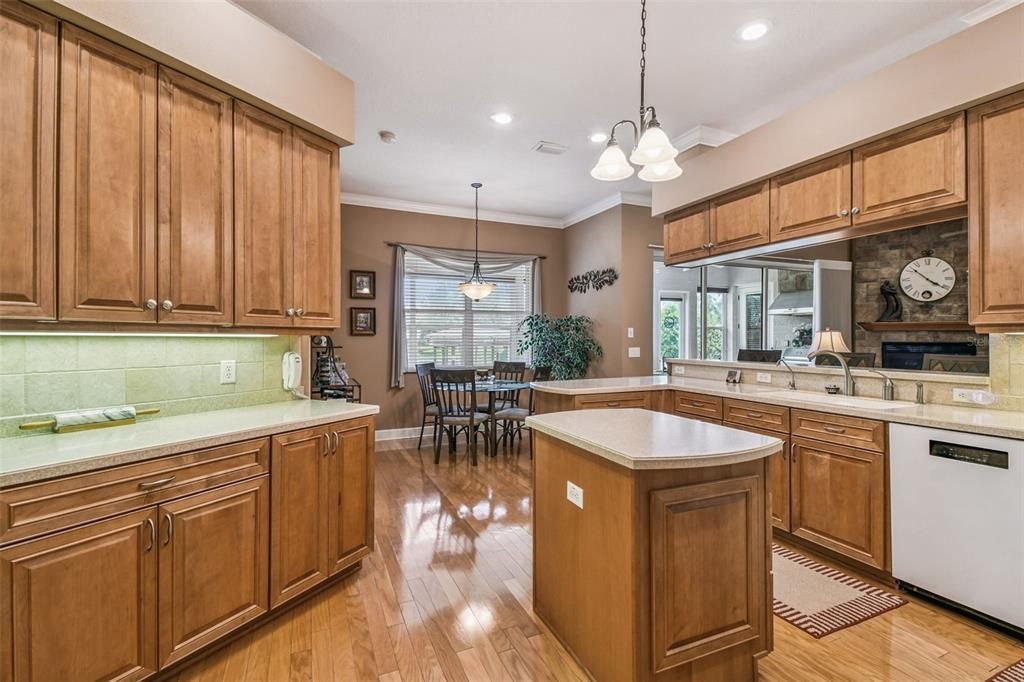 На продажу: $750,000 (4 спален, 2 ванн, 2472 Квадратных фут)