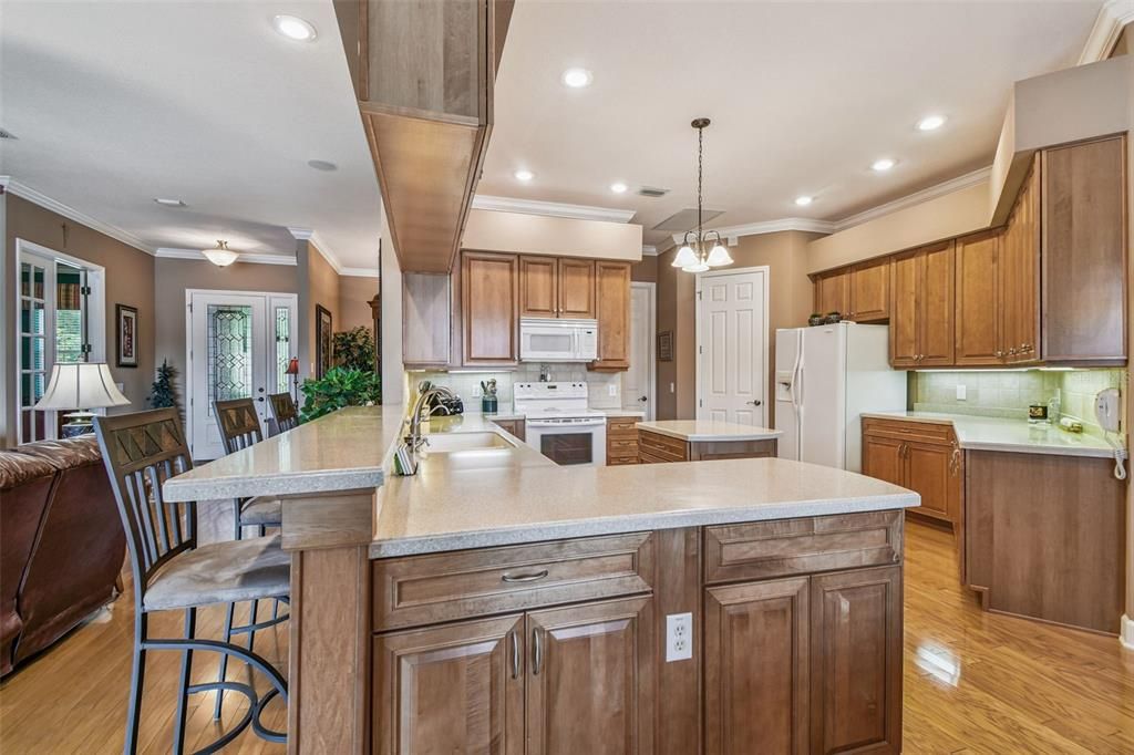 На продажу: $750,000 (4 спален, 2 ванн, 2472 Квадратных фут)