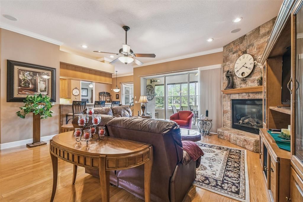 На продажу: $750,000 (4 спален, 2 ванн, 2472 Квадратных фут)