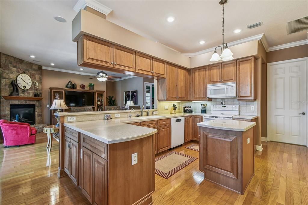 На продажу: $750,000 (4 спален, 2 ванн, 2472 Квадратных фут)