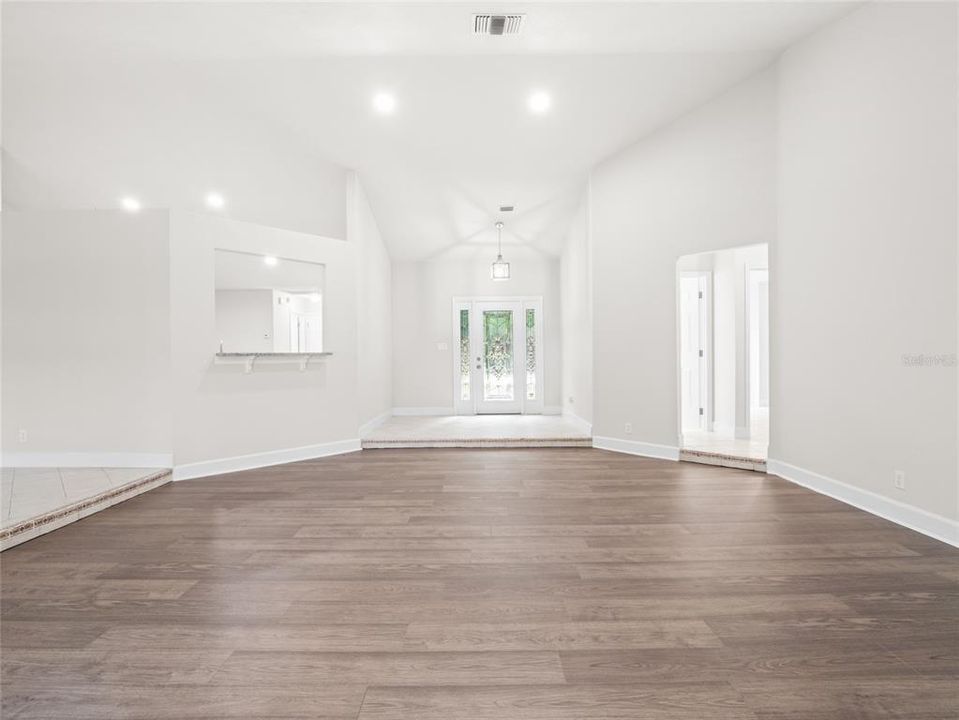 Active With Contract: $405,000 (3 beds, 2 baths, 2104 Square Feet)