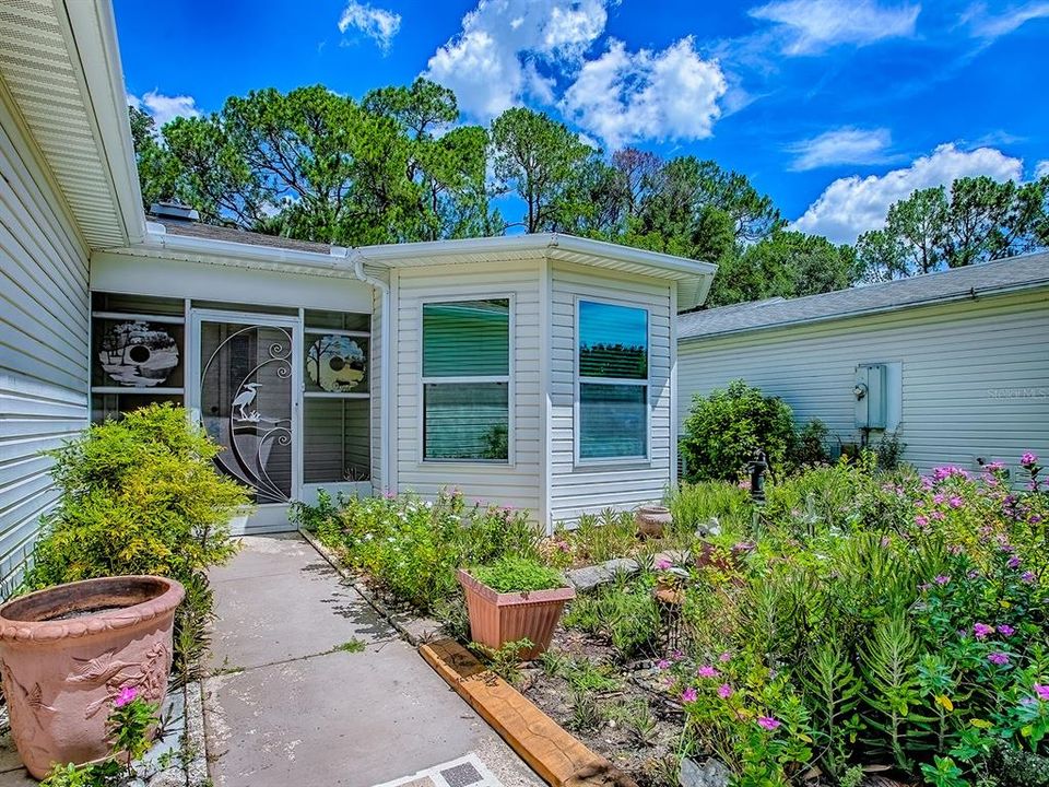 Active With Contract: $214,247 (2 beds, 2 baths, 1232 Square Feet)