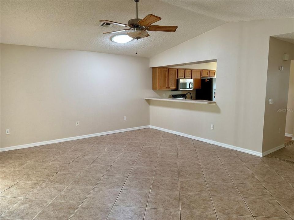 Active With Contract: $214,247 (2 beds, 2 baths, 1232 Square Feet)