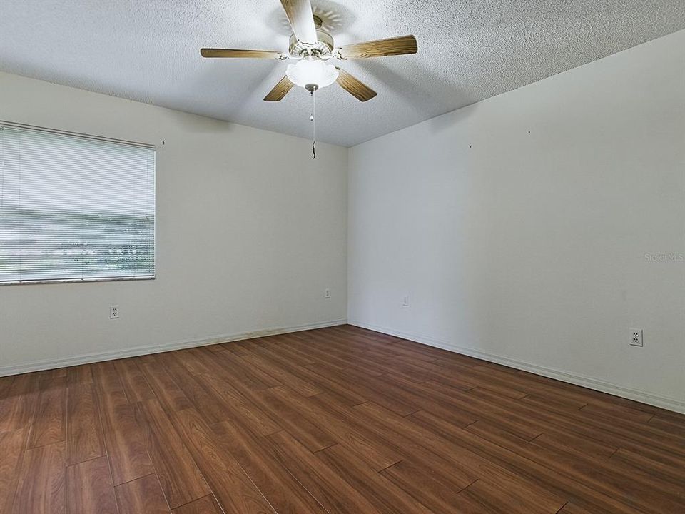 Active With Contract: $214,247 (2 beds, 2 baths, 1232 Square Feet)