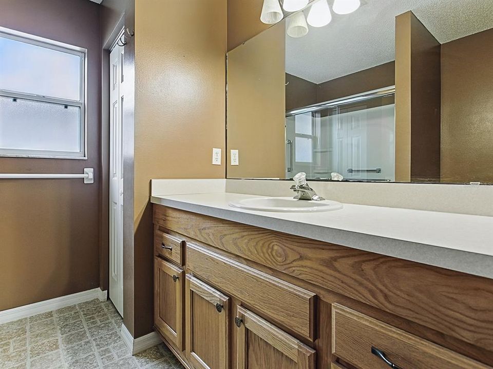 Active With Contract: $214,247 (2 beds, 2 baths, 1232 Square Feet)