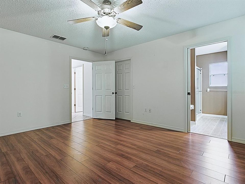 Active With Contract: $214,247 (2 beds, 2 baths, 1232 Square Feet)