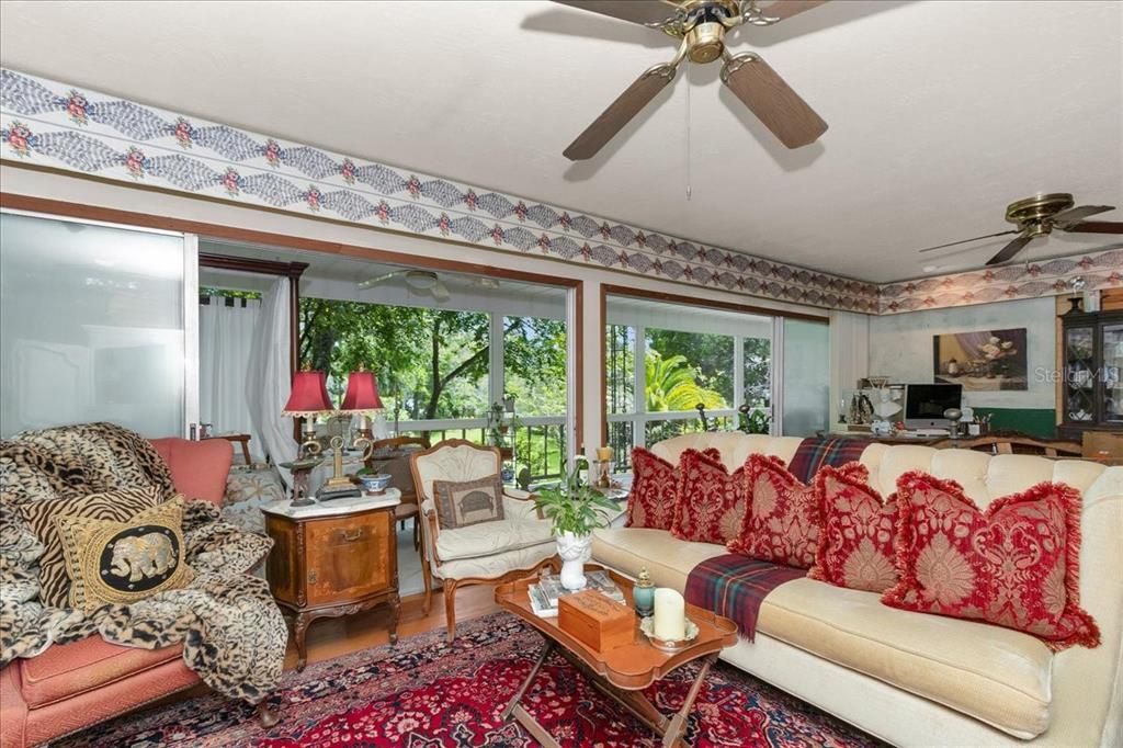 En Venta: $947,500 (3 camas, 3 baños, 2423 Pies cuadrados)