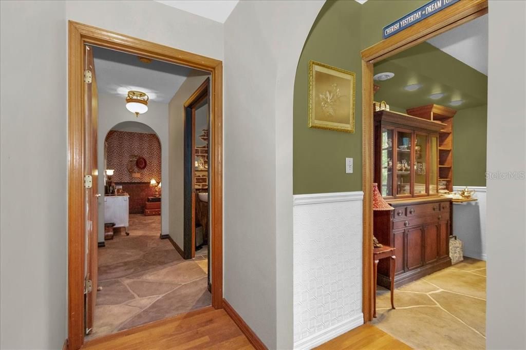 En Venta: $947,500 (3 camas, 3 baños, 2423 Pies cuadrados)