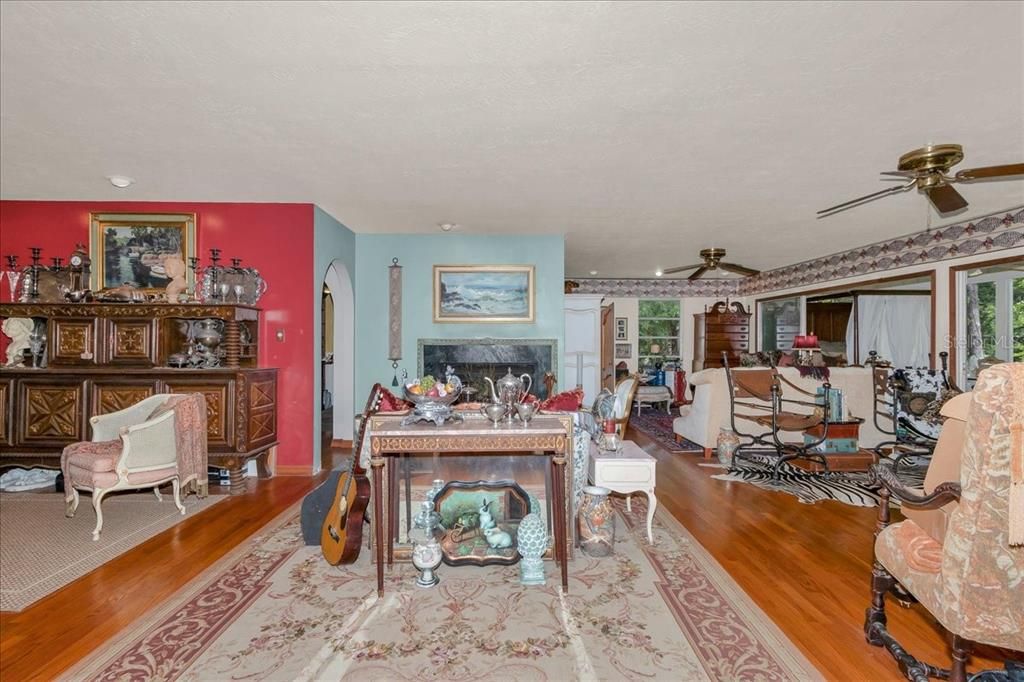 En Venta: $947,500 (3 camas, 3 baños, 2423 Pies cuadrados)