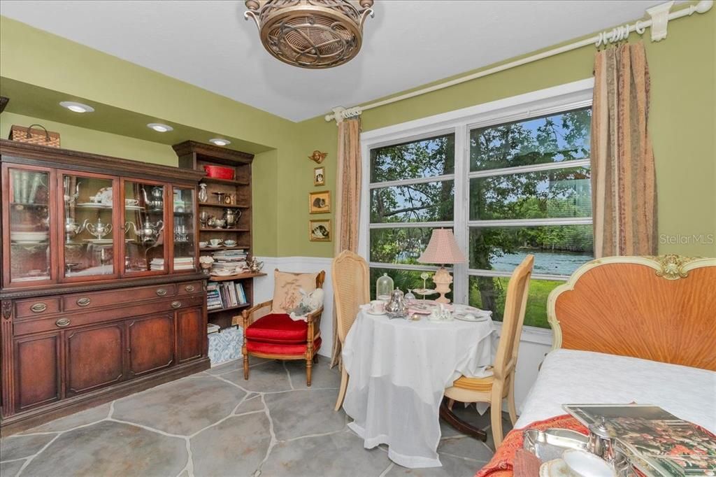 En Venta: $947,500 (3 camas, 3 baños, 2423 Pies cuadrados)