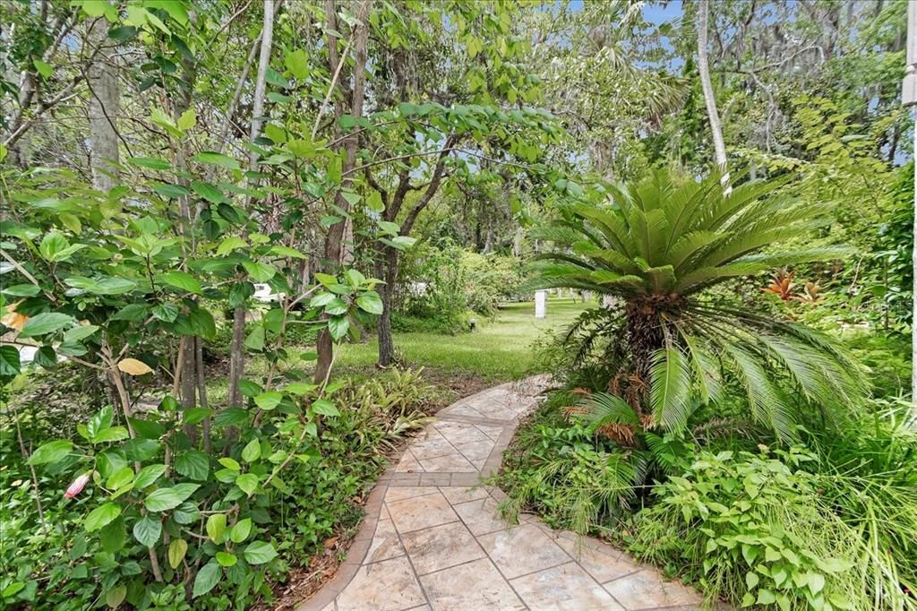 En Venta: $947,500 (3 camas, 3 baños, 2423 Pies cuadrados)