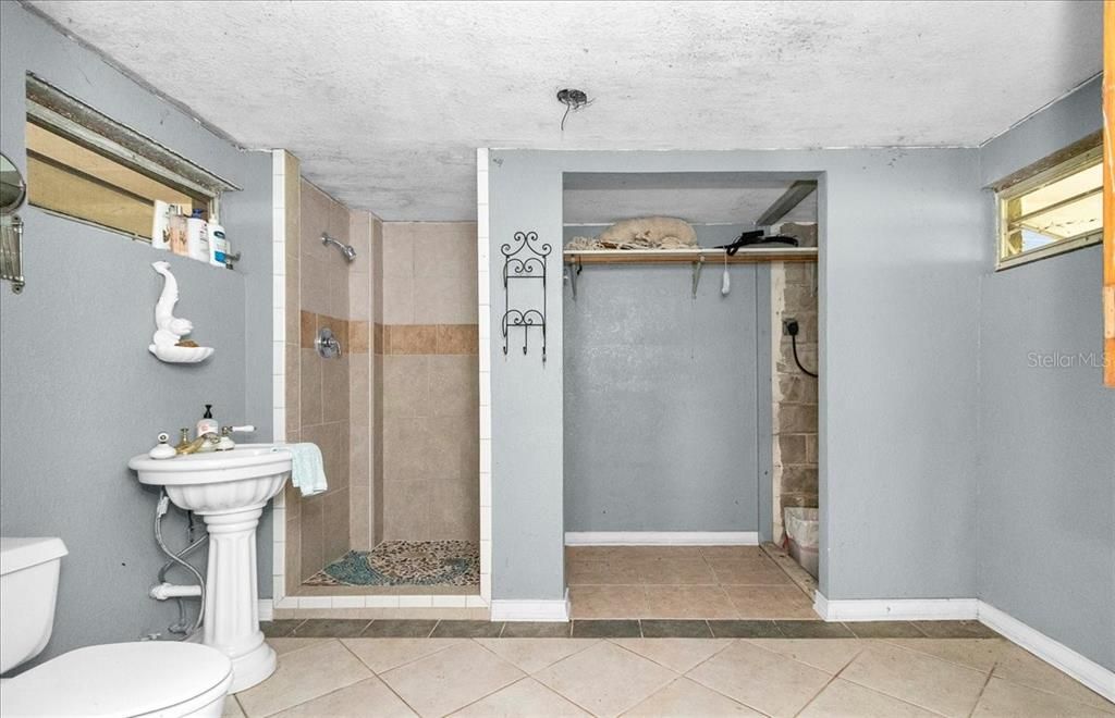 En Venta: $947,500 (3 camas, 3 baños, 2423 Pies cuadrados)