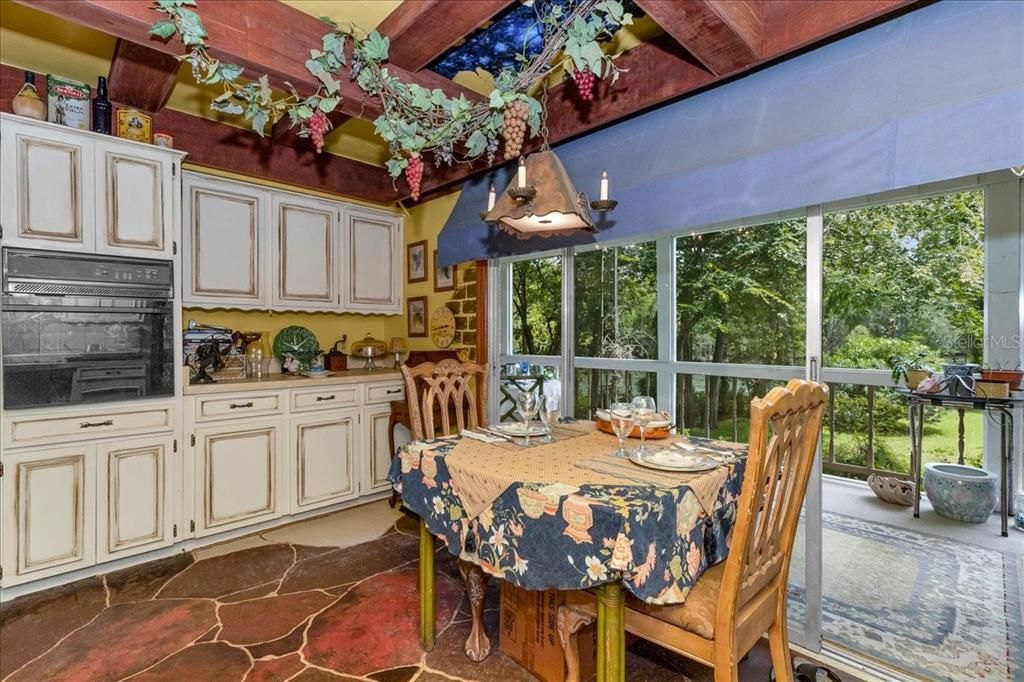 En Venta: $947,500 (3 camas, 3 baños, 2423 Pies cuadrados)