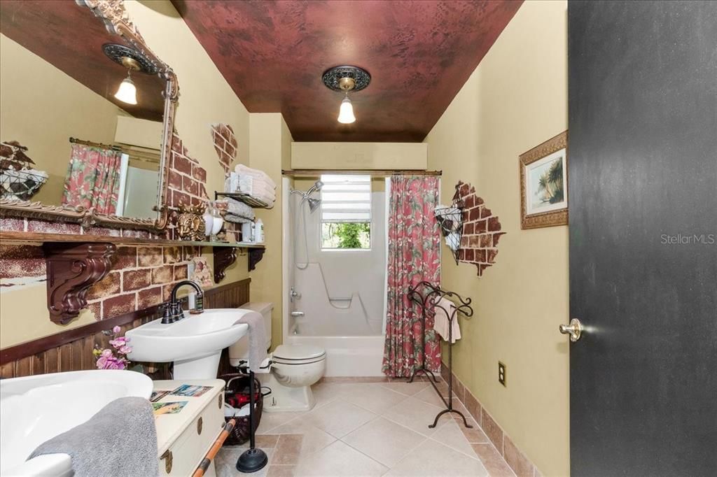 En Venta: $947,500 (3 camas, 3 baños, 2423 Pies cuadrados)