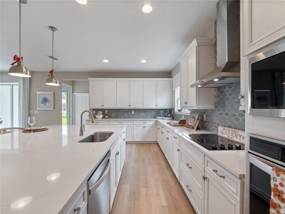 Activo con contrato: $811,000 (6 camas, 4 baños, 4142 Pies cuadrados)