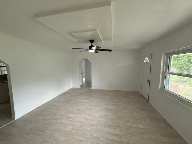 Active With Contract: $199,900 (3 beds, 2 baths, 1732 Square Feet)