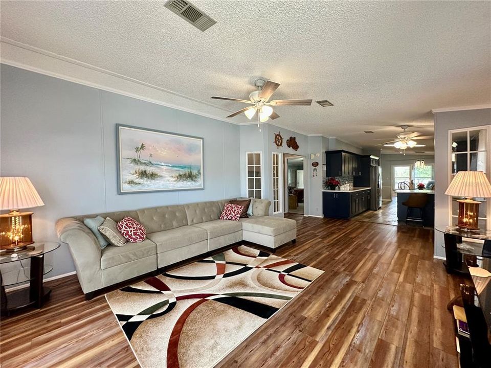 Activo con contrato: $214,900 (2 camas, 2 baños, 1562 Pies cuadrados)