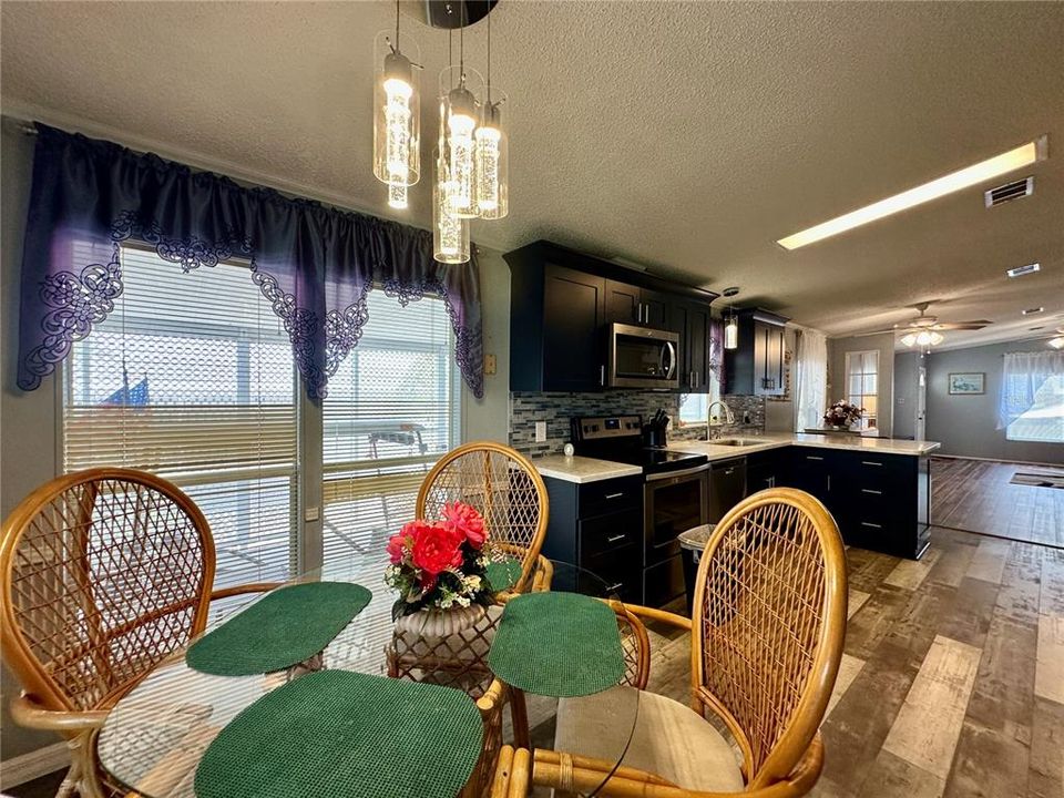 Activo con contrato: $214,900 (2 camas, 2 baños, 1562 Pies cuadrados)