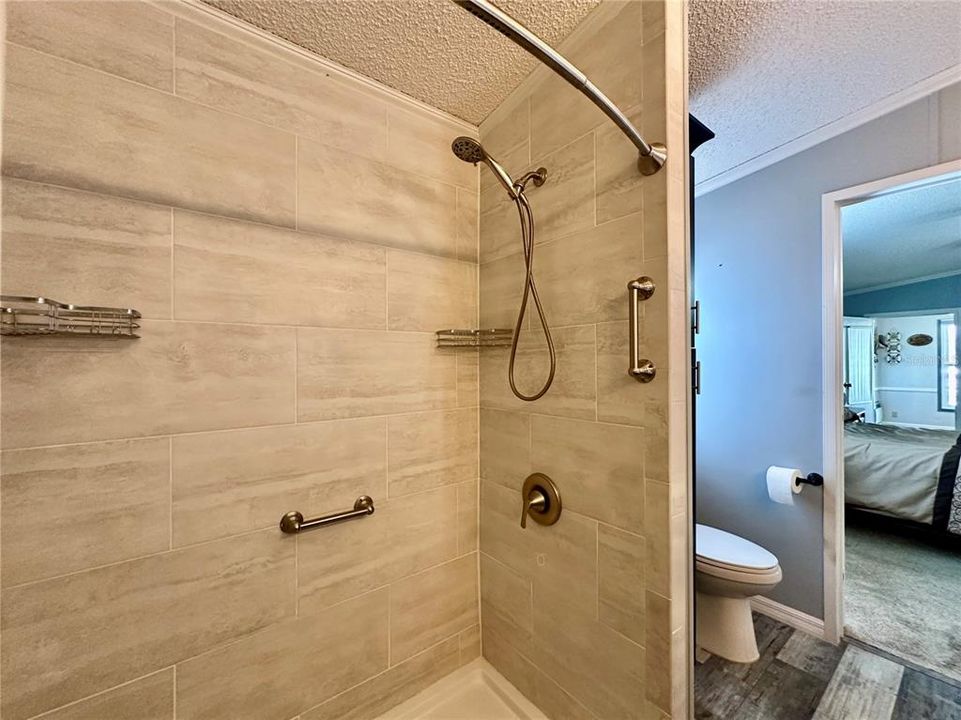 Activo con contrato: $214,900 (2 camas, 2 baños, 1562 Pies cuadrados)