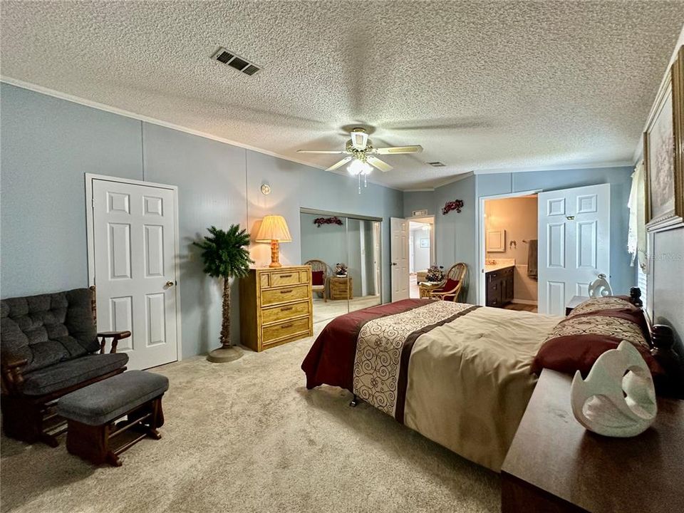 Activo con contrato: $214,900 (2 camas, 2 baños, 1562 Pies cuadrados)