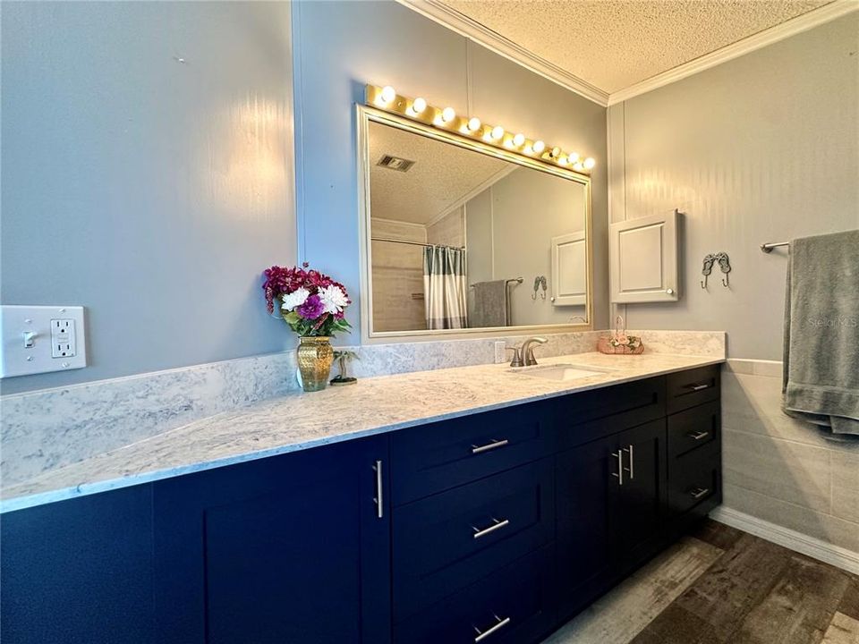 Activo con contrato: $214,900 (2 camas, 2 baños, 1562 Pies cuadrados)