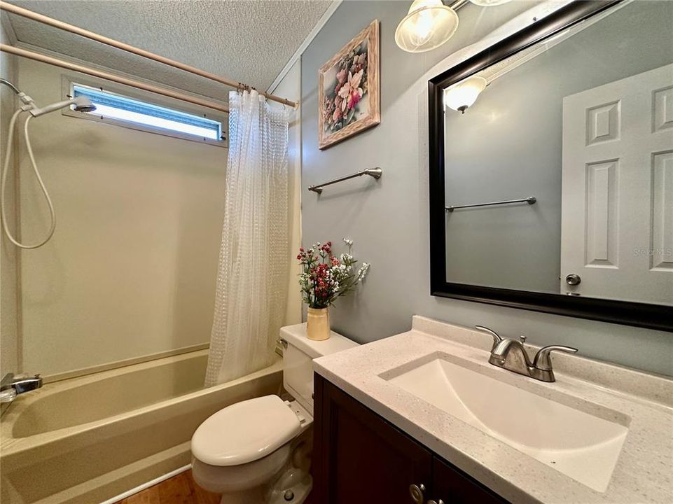 Activo con contrato: $214,900 (2 camas, 2 baños, 1562 Pies cuadrados)