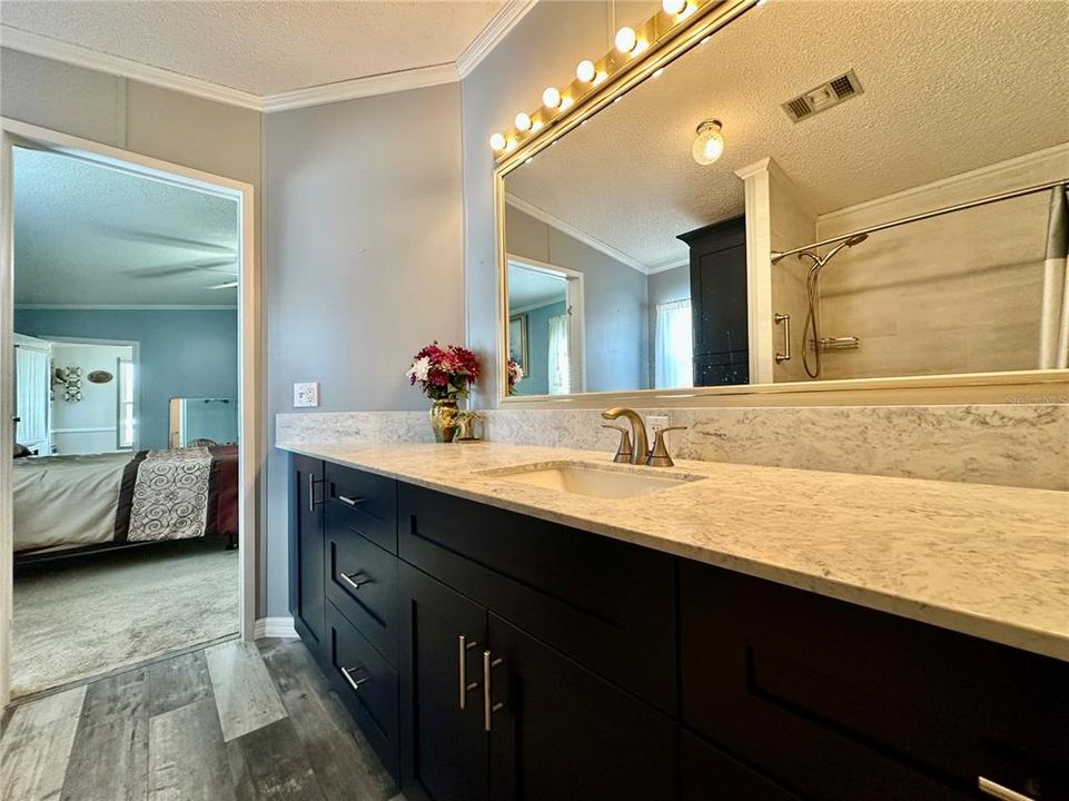 Activo con contrato: $214,900 (2 camas, 2 baños, 1562 Pies cuadrados)